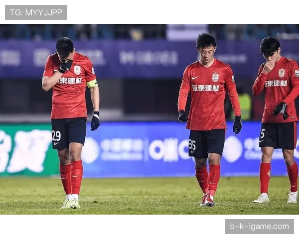 本轮足球联赛争冠与降级形势渐趋明朗，竞争激烈引发广泛关注