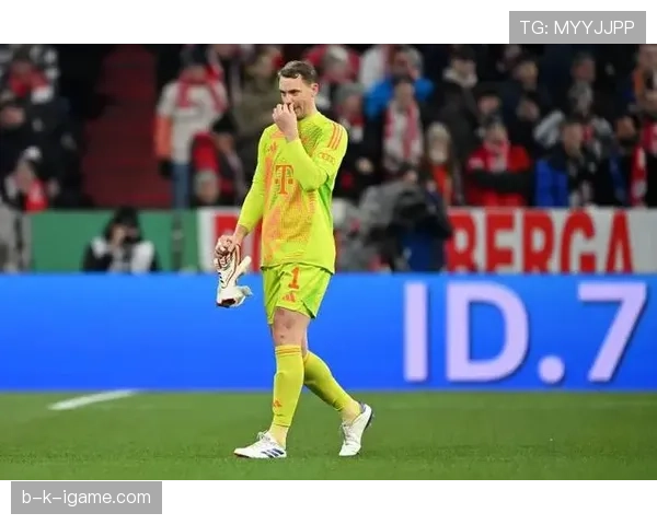 诺伊尔VS卡西利亚斯：两大传奇门将巅峰对决与经典瞬间全回顾