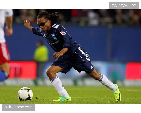 戴维斯足球影响力助力青年球员崭露头角,推动足球运动持续发展分析 戴维斯足球影响力助力青年球员崭露头角,推动足球运动持续发展分析