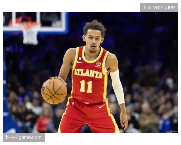 特雷·杨场下穿拖鞋逛超市，这松弛感是年薪4000万给的底气？